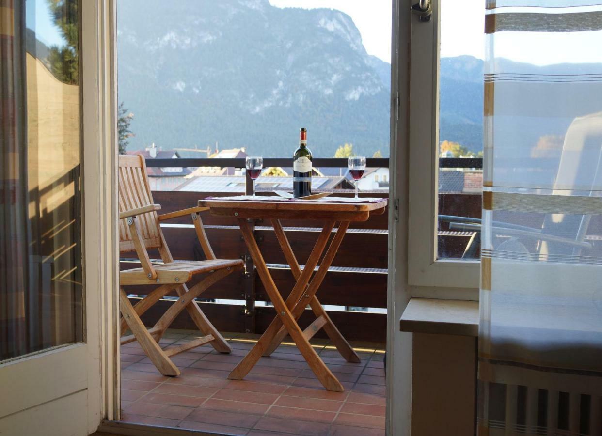 Sunny 1-Room Apartment Near Railway Station Garmisch-Partenkirchen Exterior photo